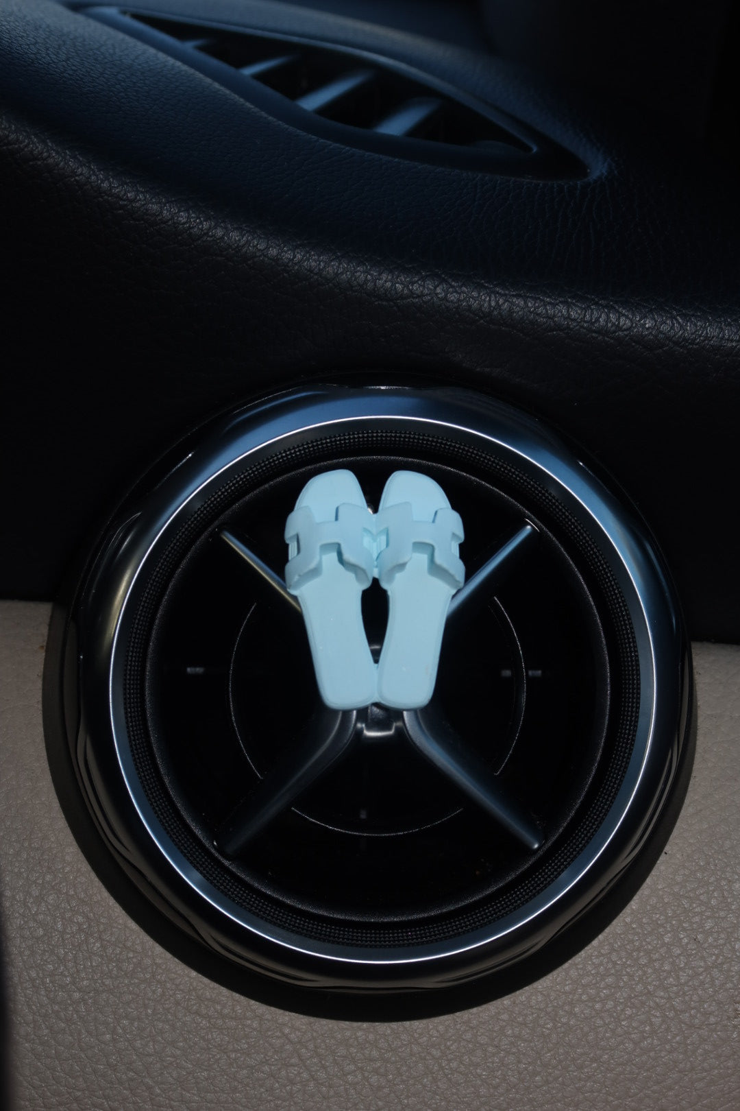 Luxury Inspired Sandal Air Freshener Clip: The Côte